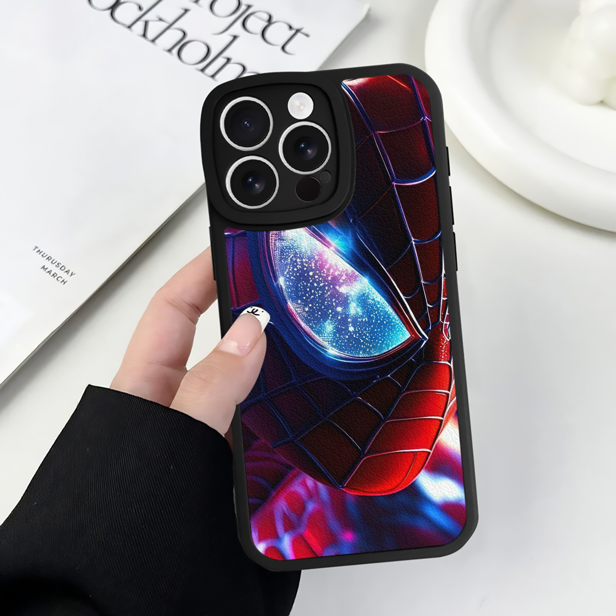 Spider Man スパイダーマン 【iPhone 16シリーズ対応】シリコンスマホケース（レザー調） 材質：シリコン